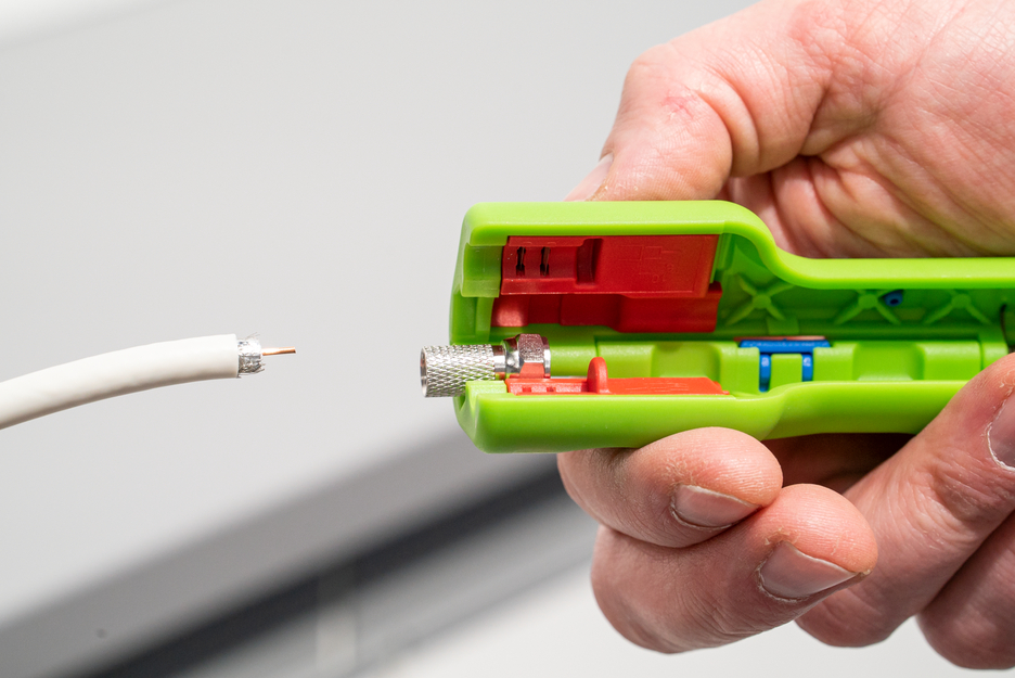 Coax-Stripper No 1 F Plus Green Line - suitable for F-screw connectors  | Stripping tools made from up to 97% renewable raw materials I for skinning and stripping coaxial cables incl. untwisting aid