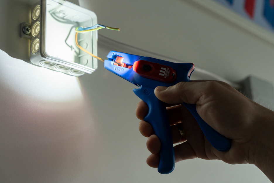 Wire Stripper No. 5 LED Set
 | 2-piece set incl. wire stripper and LED Work Light