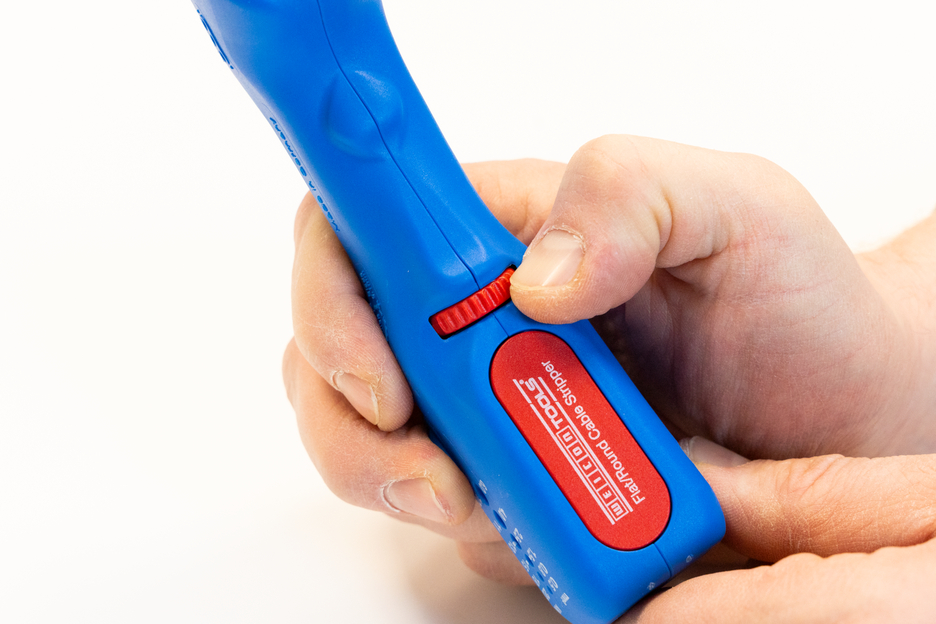 4in1 Flat and Round Cable Stripper | for all common flat cables up to a width of 18 mm and all common round cables with a diameter of 6-13 mm