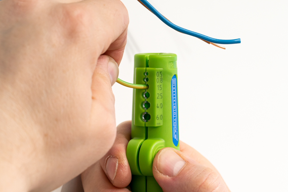 Quadro-Stripper No.16 Green Line | Stripping tools made from up to 97% renewable raw materials I multifunctional stripper, working range stripping 0,5 - 6,0 mm² I skinning 8 - 13 mm Ø