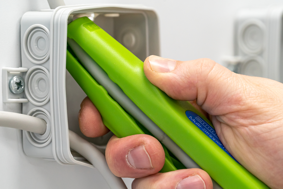 Multi-Stripper No. 400  Green Line | Stripping tools made from up to 97% renewable raw materials I multifunctional stripper, working range stripping 0,5 - 6,0 mm² I skinning 8 - 13 mm Ø I Multifunctional with 4 functions