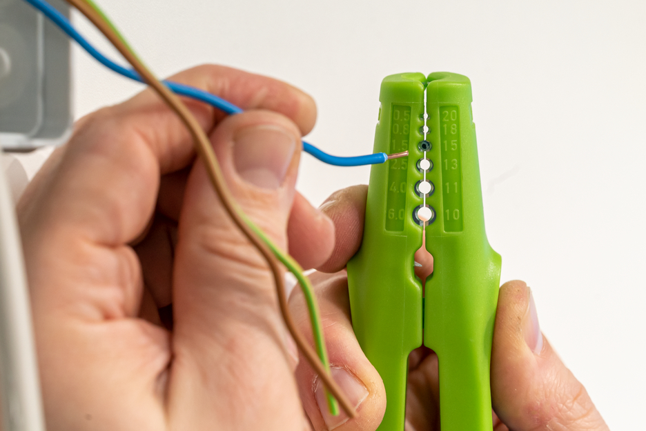 Multi-Stripper No. 400  Green Line | Stripping tools made from up to 97% renewable raw materials I multifunctional stripper, working range stripping 0,5 - 6,0 mm² I skinning 8 - 13 mm Ø I Multifunctional with 4 functions