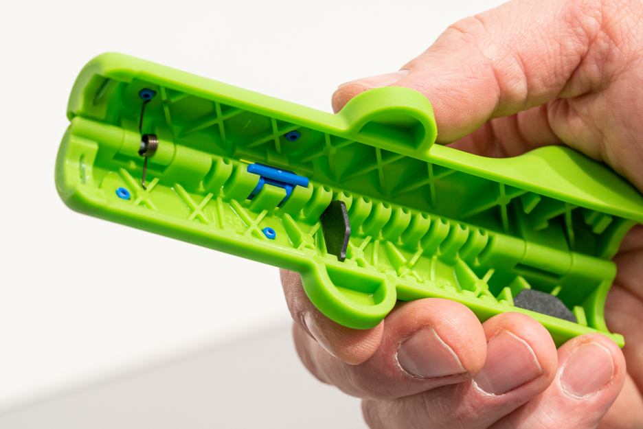 Round Cable Stripper No. 13 Green Line  | Stripping tools made from up to 97% renewable raw materials I for stripping all common round cables I working range 6,0 - 13,0 mm Ø