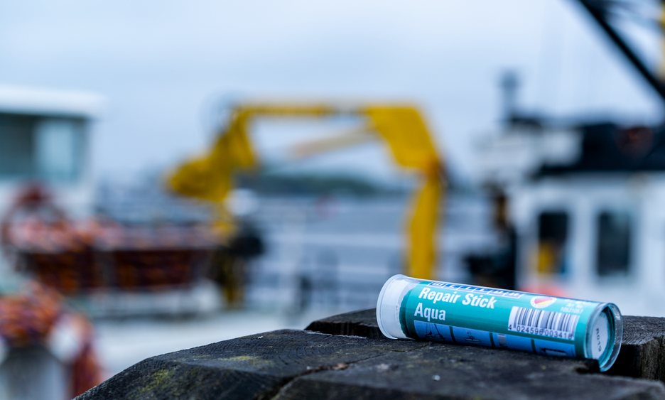 Repair Stick Aqua | Repair putty for underwater applications