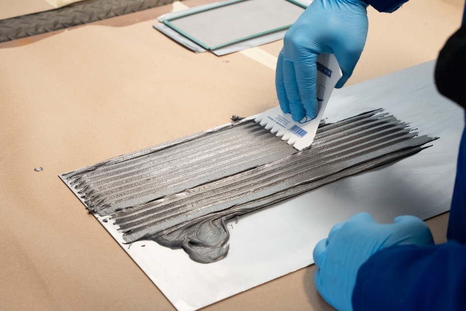 WEICON TI | titanium-filled epoxy resin system for repairs and moulding