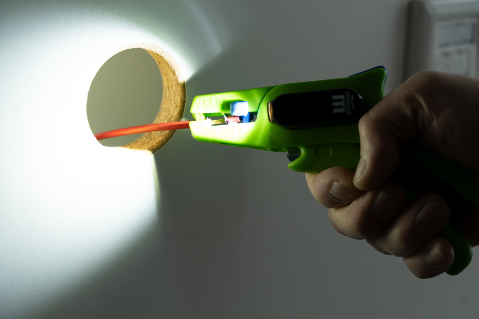 LED Work Light | Three brightness settings ensure excellent visibility and safe work in dark environments