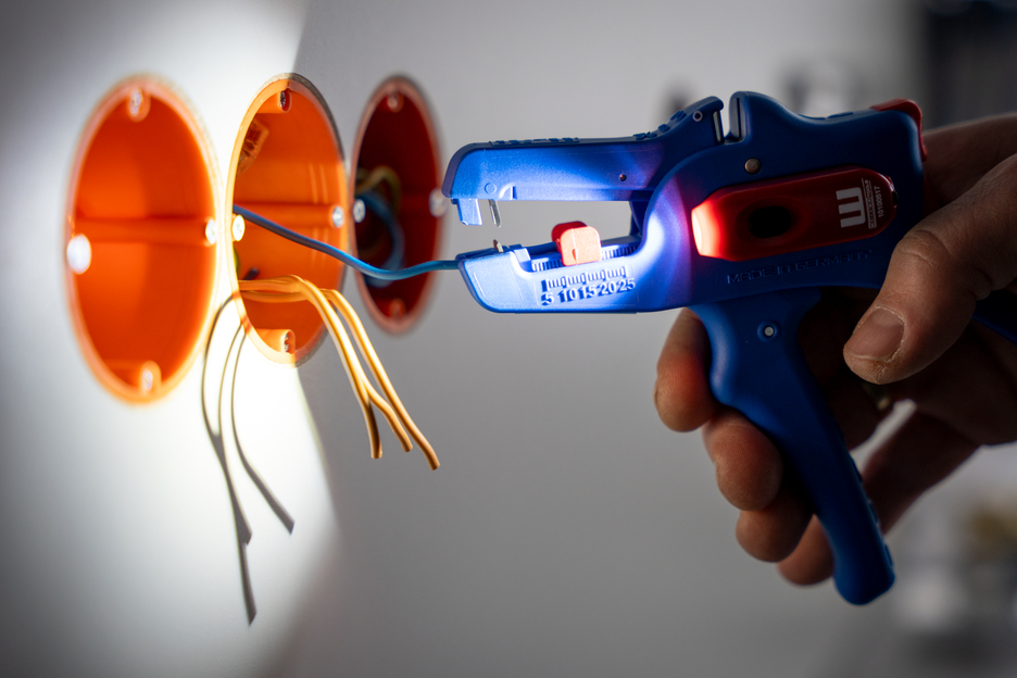 Wire Stripper No. 5 Pro LED Set
 | 2-piece set incl. wire stripper and LED Work Light