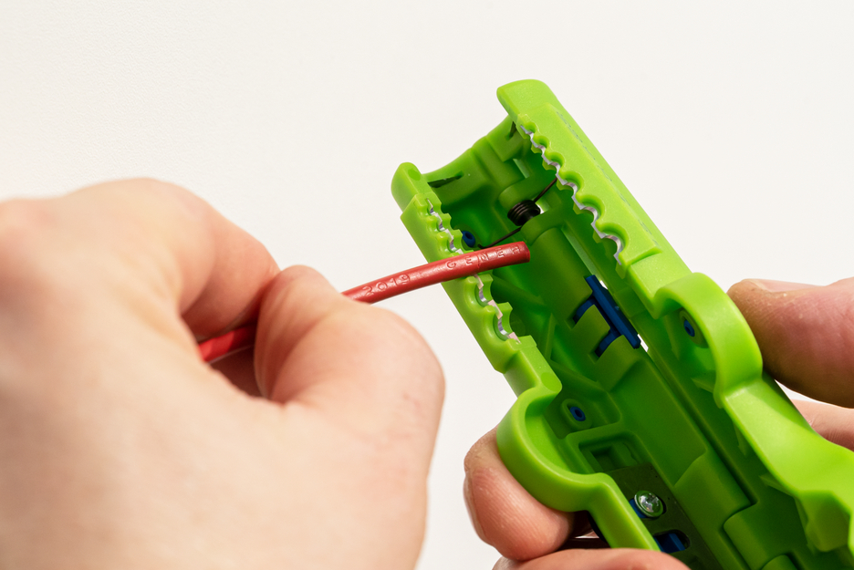 Quadro-Stripper No.16 Green Line | Stripping tools made from up to 97% renewable raw materials I multifunctional stripper, working range stripping 0,5 - 6,0 mm² I skinning 8 - 13 mm Ø