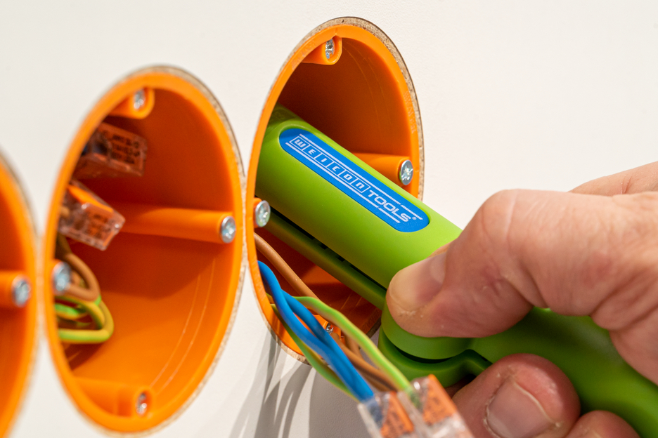 Round Cable Stripper No. 13 Green Line  | Stripping tools made from up to 97% renewable raw materials I for stripping all common round cables I working range 6,0 - 13,0 mm Ø