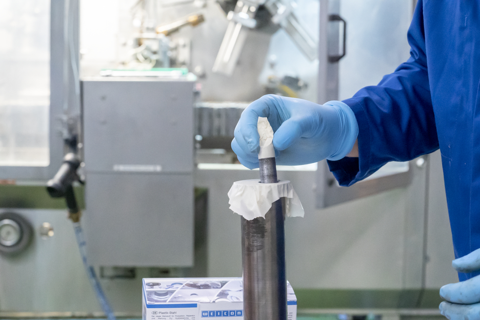 WEICON C | aluminium-filled epoxy resin system for repairs and moulding