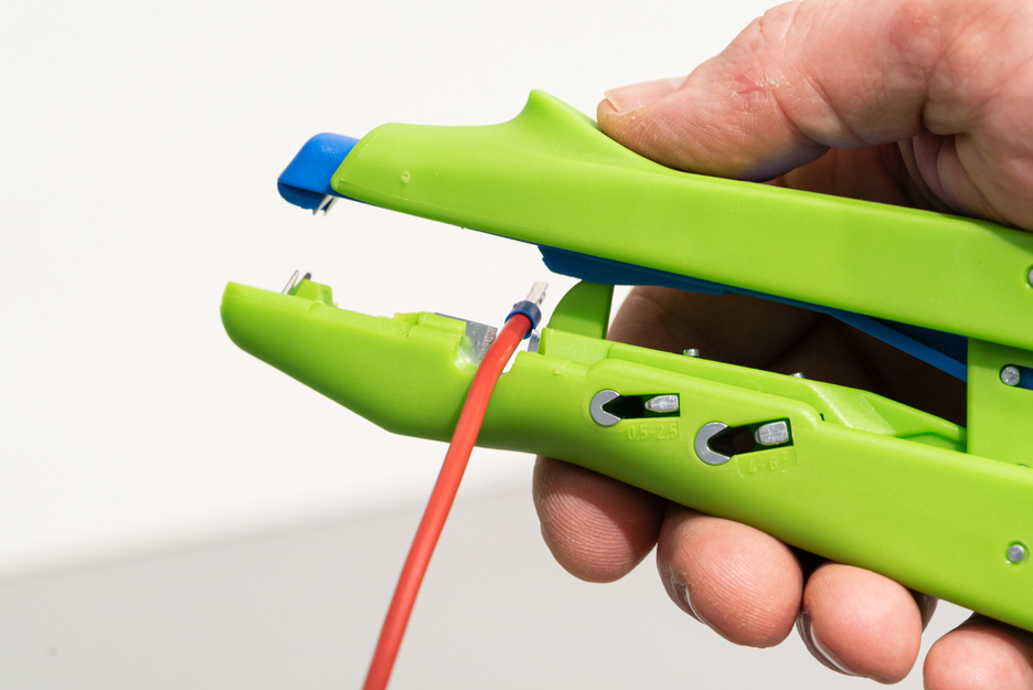 Duo-Crimp No. 300 Green Line | Sustainable stripping tool I for stripping and crimping I working range 0,5 mm² - 6,0 mm²