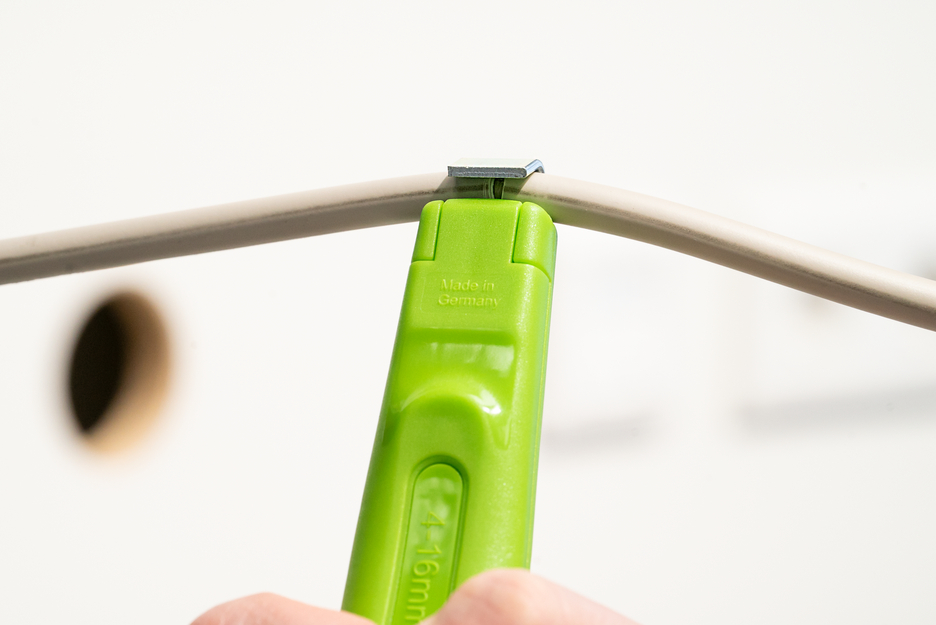 Cable Stripper No. 4 - 16 Green Line | Stripping tools made from up to 97% renewable raw materials I working range 4 - 16 mm Ø