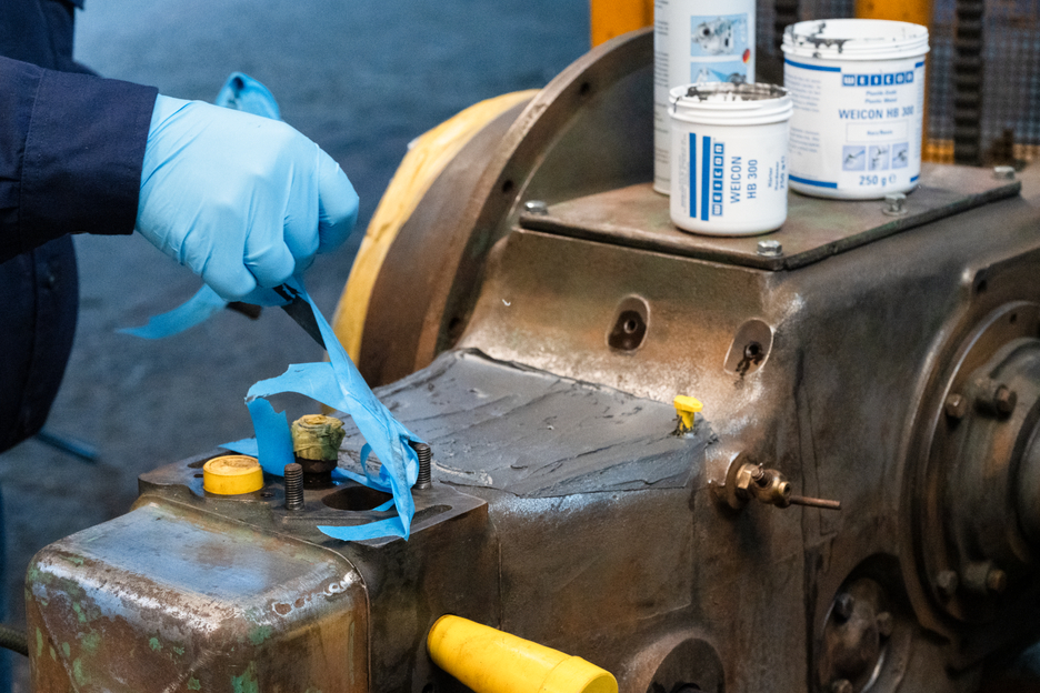WEICON HB 300 | high-temperature-resistant epoxy resin system for repairs and moulding
