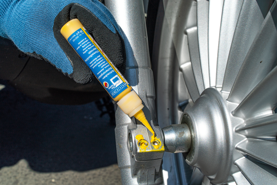 WEICON Threadlocking Varnish | Water-based lacquer for threadlocking, marking and sealing