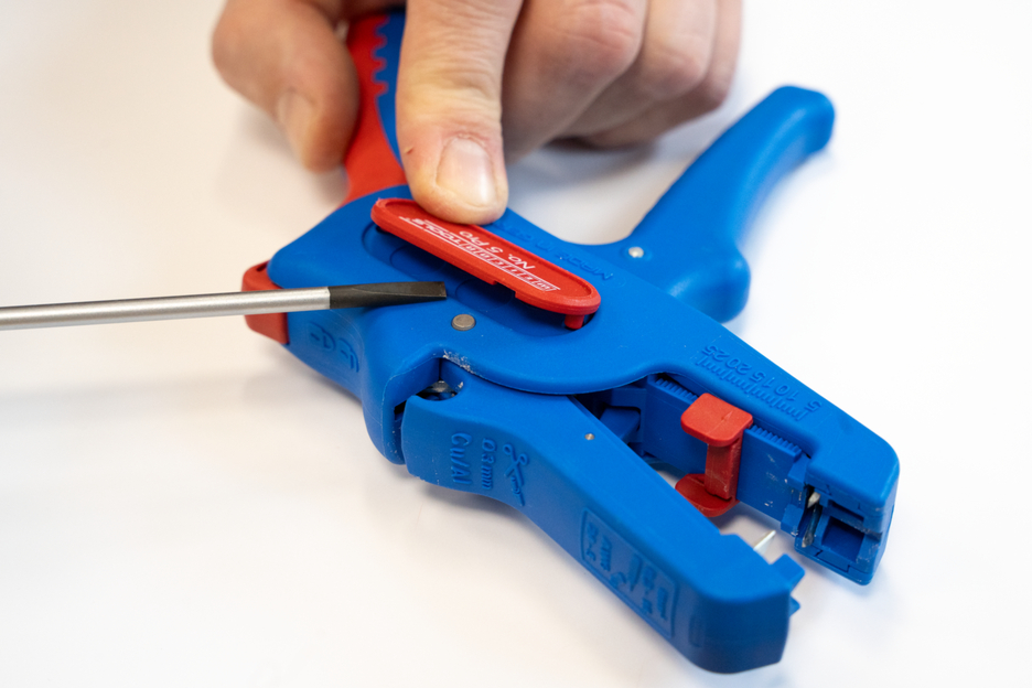 Wire Stripper No. 5 Pro LED Set
 | 2-piece set incl. wire stripper and LED Work Light
