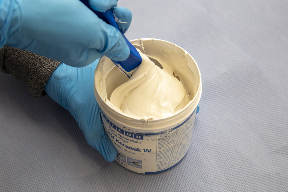 WEICON Ceramic W | mineral-filled epoxy resin system for wear protection coating