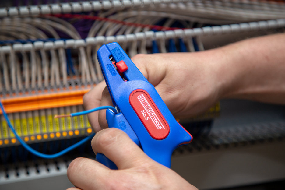 Wire Stripper No. 5 | for all common stranded and solid conductors I working range 0,2 - 6,0 mm²
