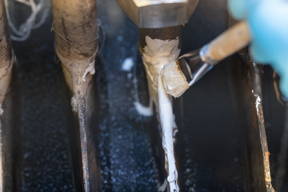 WEICON WL | Ceramic-filled epoxy resin system for high wear protection