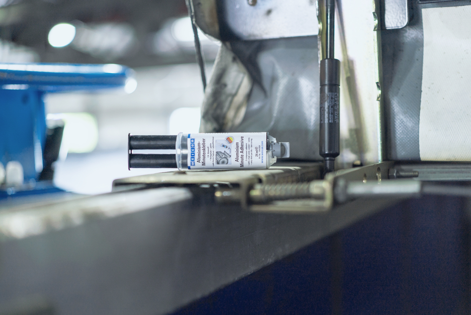 Aluminium Minute Adhesive | Liquid metal epoxy resin adhesive