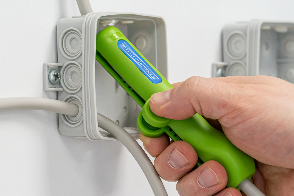 Round Cable Stripper No. 13 Green Line  | Stripping tools made from up to 97% renewable raw materials I for stripping all common round cables I working range 6,0 - 13,0 mm Ø