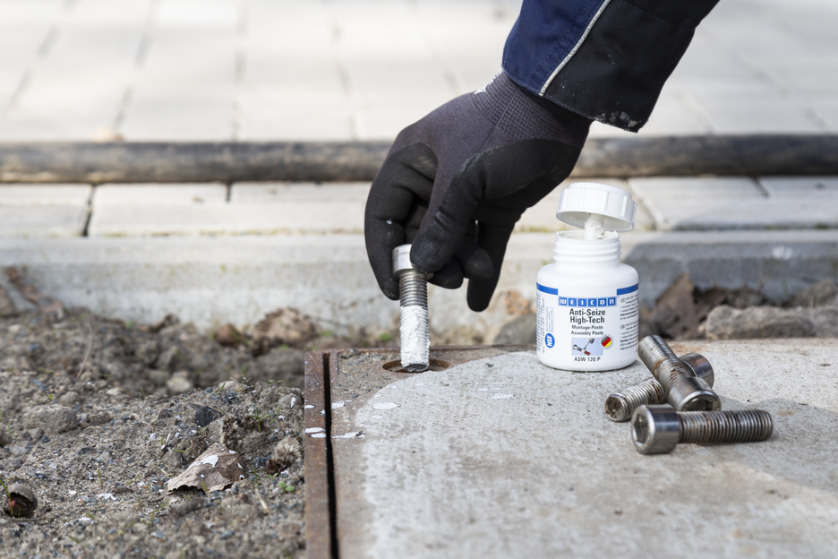 Anti-Seize High-Tech Assembly Paste | metal-free lubricant and release agent paste