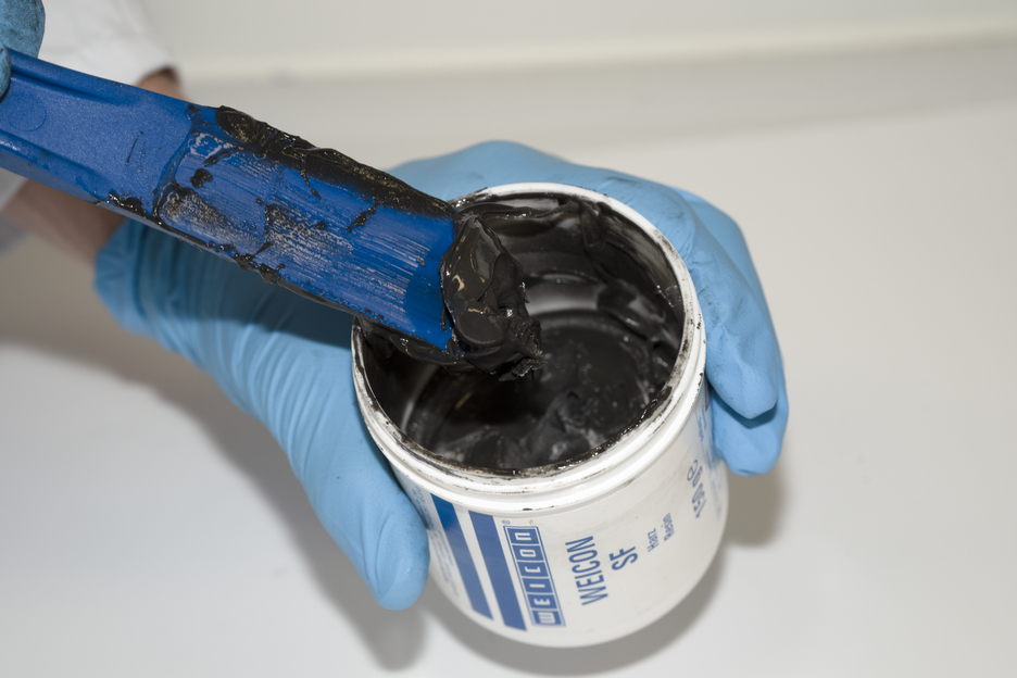 WEICON SF | steel-filled epoxy resin system for repairs and moulding DNV-certified
