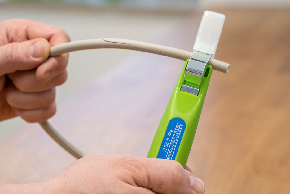 Cable Stripper No. 4 - 28 H Green Line | Stripping tools made from up to 97% renewable raw materials I hook blade and protective cap I working range 4 - 28 mm Ø