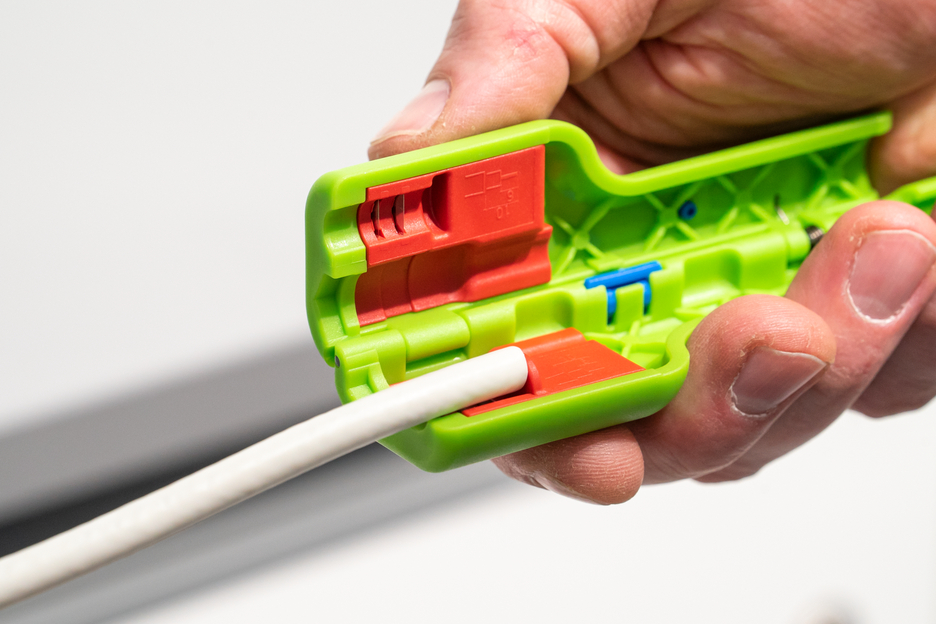 Coax-Stripper No 1 F Plus Green Line - suitable for F-screw connectors  | Stripping tools made from up to 97% renewable raw materials I for skinning and stripping coaxial cables incl. untwisting aid