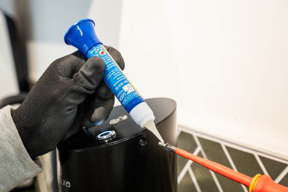 WEICONLOCK® AN 302-50 Locking of Threads and Stud Bolts | high strength, medium viscosity