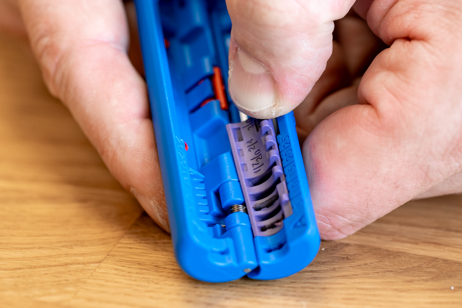 Profibus Stripper No. 2 | Stripping tool for e.g. shielded Profibus data cables