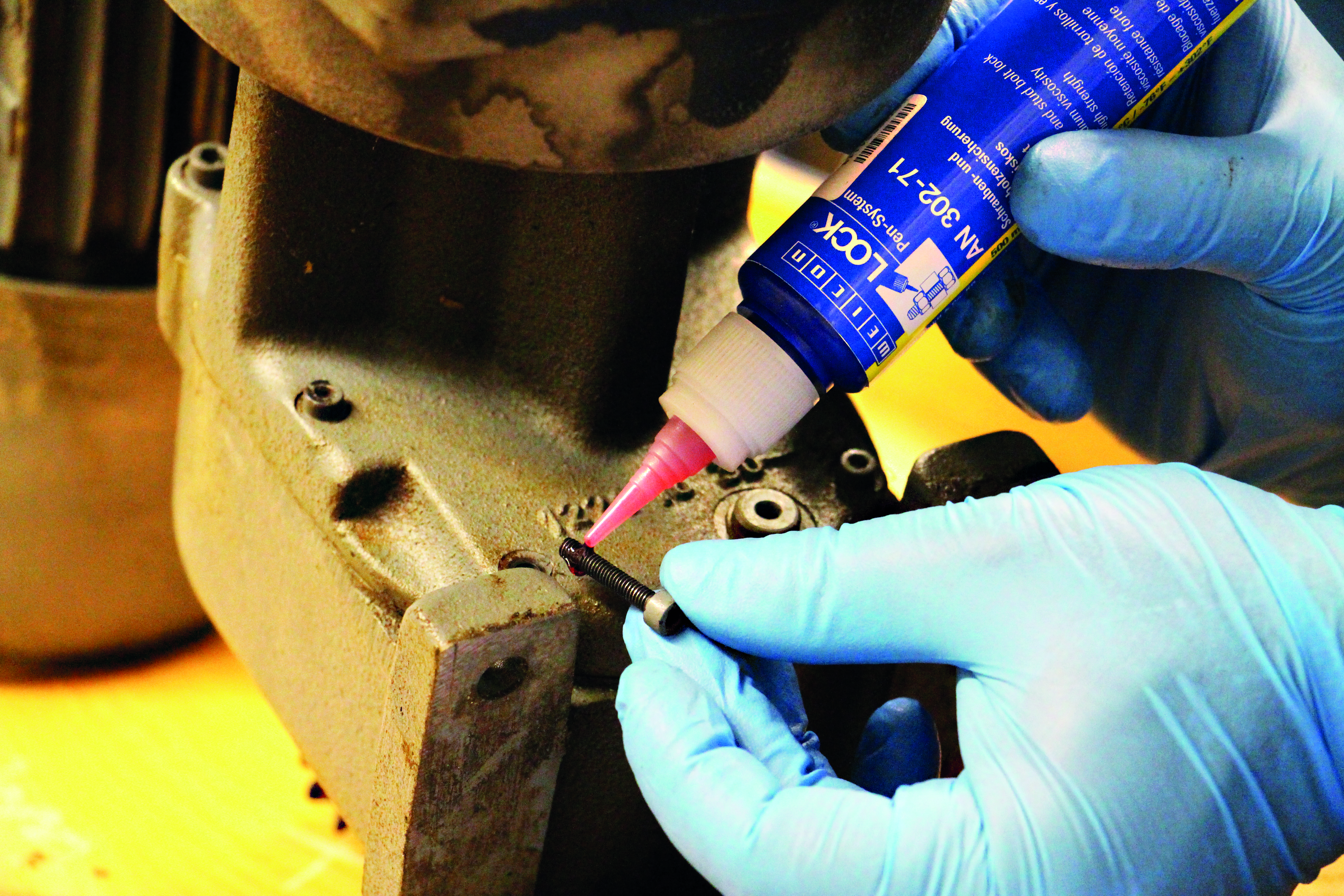 WEICONLOCK® AN 302-71 Locking of Threads and Stud Bolts | high strength